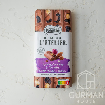 Крафтовый швейцарский шоколад Nestle L`atelier молочный с изюмом, миндалем и лесным орехом 170 г